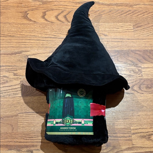 Wicked Elphaba Black Witches Hat Hooded Throw Blanket - Picture 3 of 11